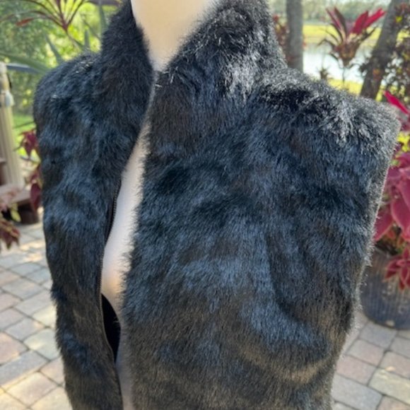KIKIT Zippered Vest Black Faux Fur front/Sweater Back (reversible) Size 8 - Picture 1 of 14